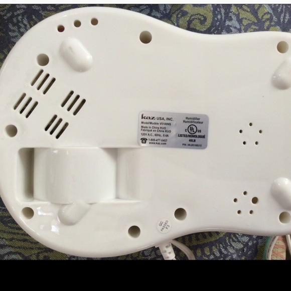 Vicks Ultra Quiet Cool Mist Humidifier White/Blue - Picture 12 of 13